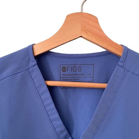 Figs Blue V Neck Short Sleeve Medical Scrub Top in Size Medium in Light Blue - Picture 6 of 6